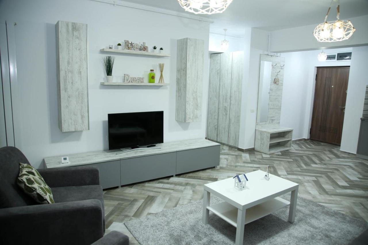 Myamar Apartment Mamaia Exterior photo